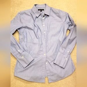 Banana Republic Riley Women's Button down dress shirt, size 6, light blue color